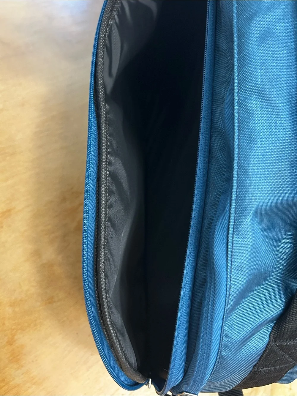 NEW Wilson Tour Ultra V4 12 Pack Tennis Racket Bag Blue Thermoguard WR8024001001